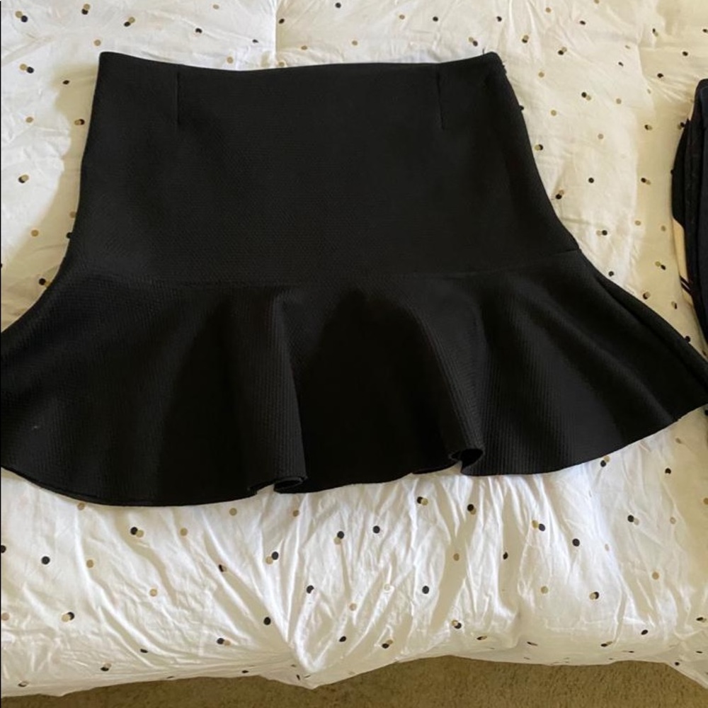 H&M Black Poplin Mini Skirt with Ruffle Hem